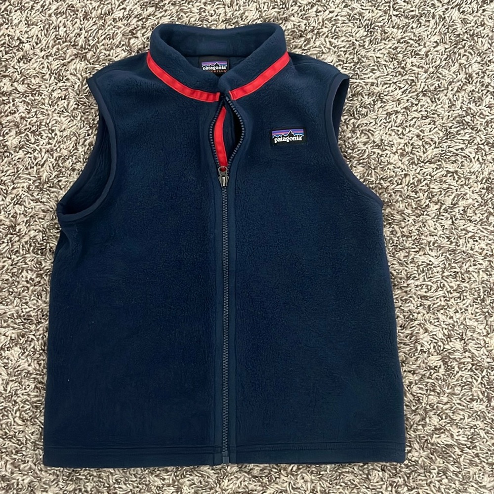 5T boys Patagonia fleece vest. No rips or tears.